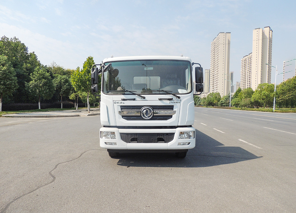北京灑水車--清洗城市塵埃  北京灑水車廠家直銷-湖北盈通 北京灑水車--清洗城市塵埃  北京灑水車廠家直銷-湖北盈通