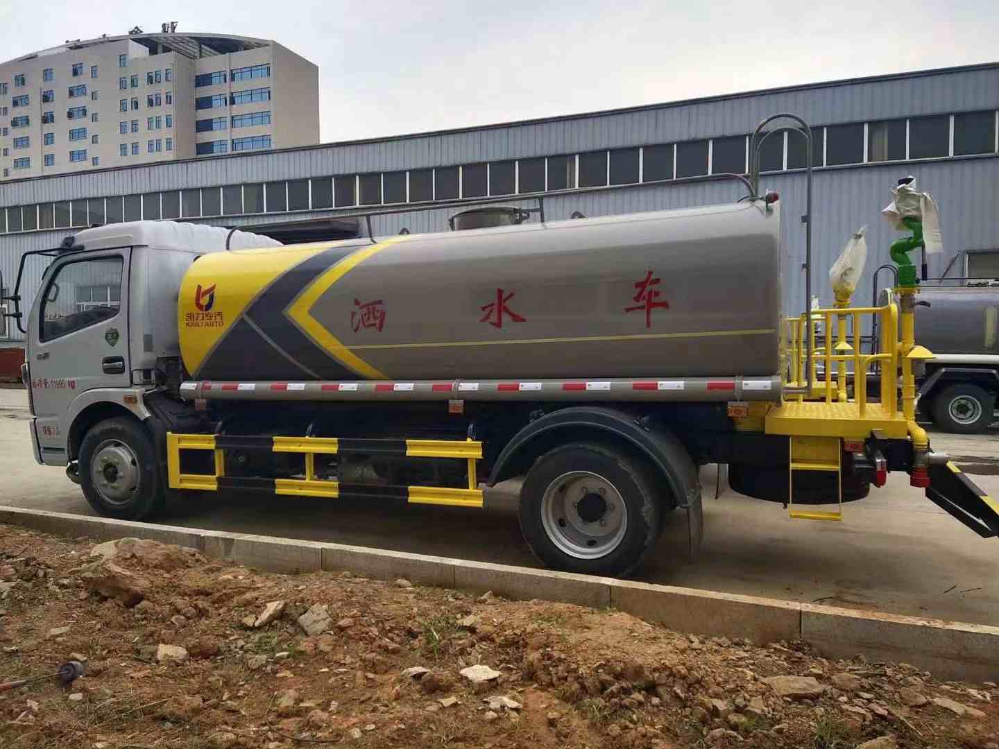 東風(fēng)全系灑水車的配置詳情和參考價格