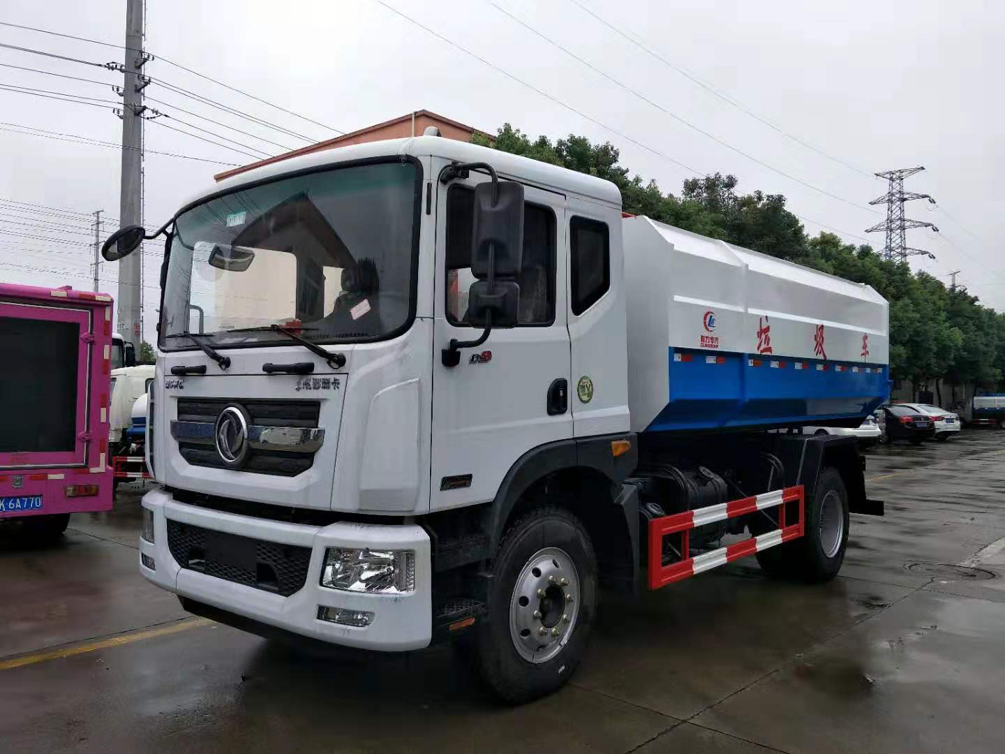 東風D9掛桶式垃圾車